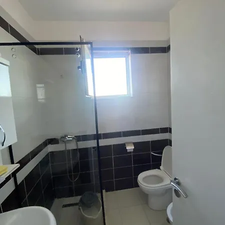 Prane Kompleksit Tropikal 아파트 Durrës