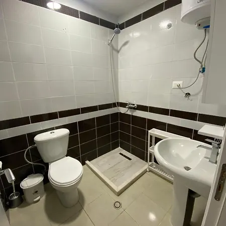 Prane Kompleksit Tropikal * Durrës